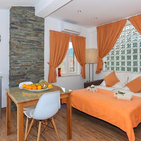 Apartments Ena&Toni คาชเตลา ภายนอก รูปภาพ